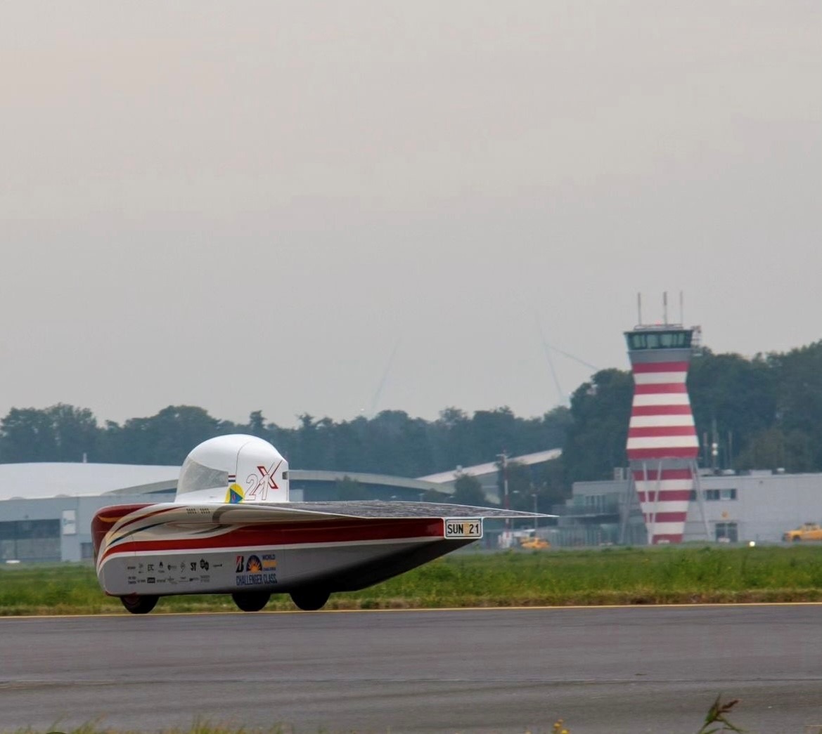 Solar Team Twente test ‘RED X’ Solar Team Twente test 'RED X'