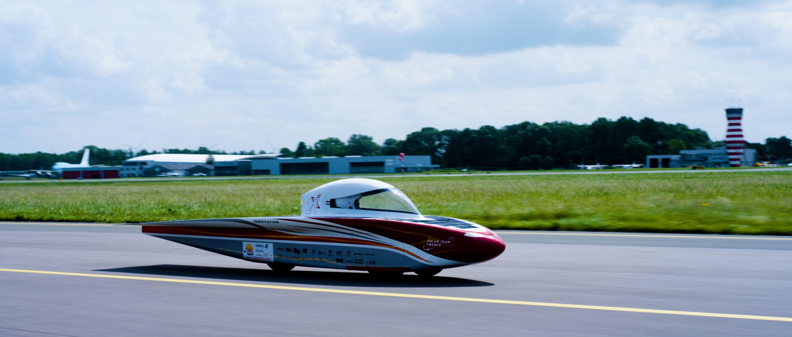 Solar Team Twente test zonneauto op Lelystad Airport Solar Team Twente test zonneauto op Lelystad Airport