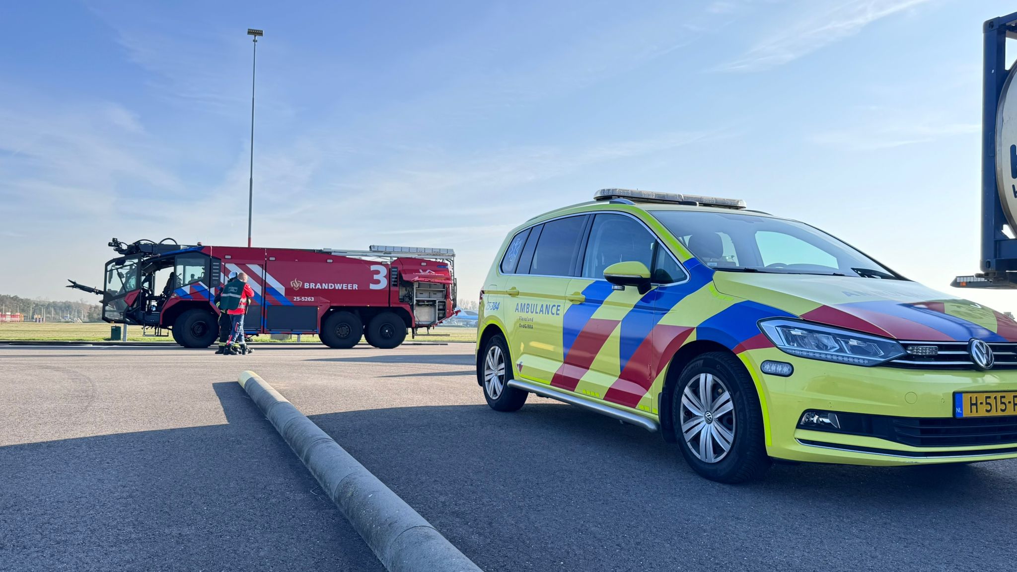Hulpdiensten trainen op Lelystad Airport - 3