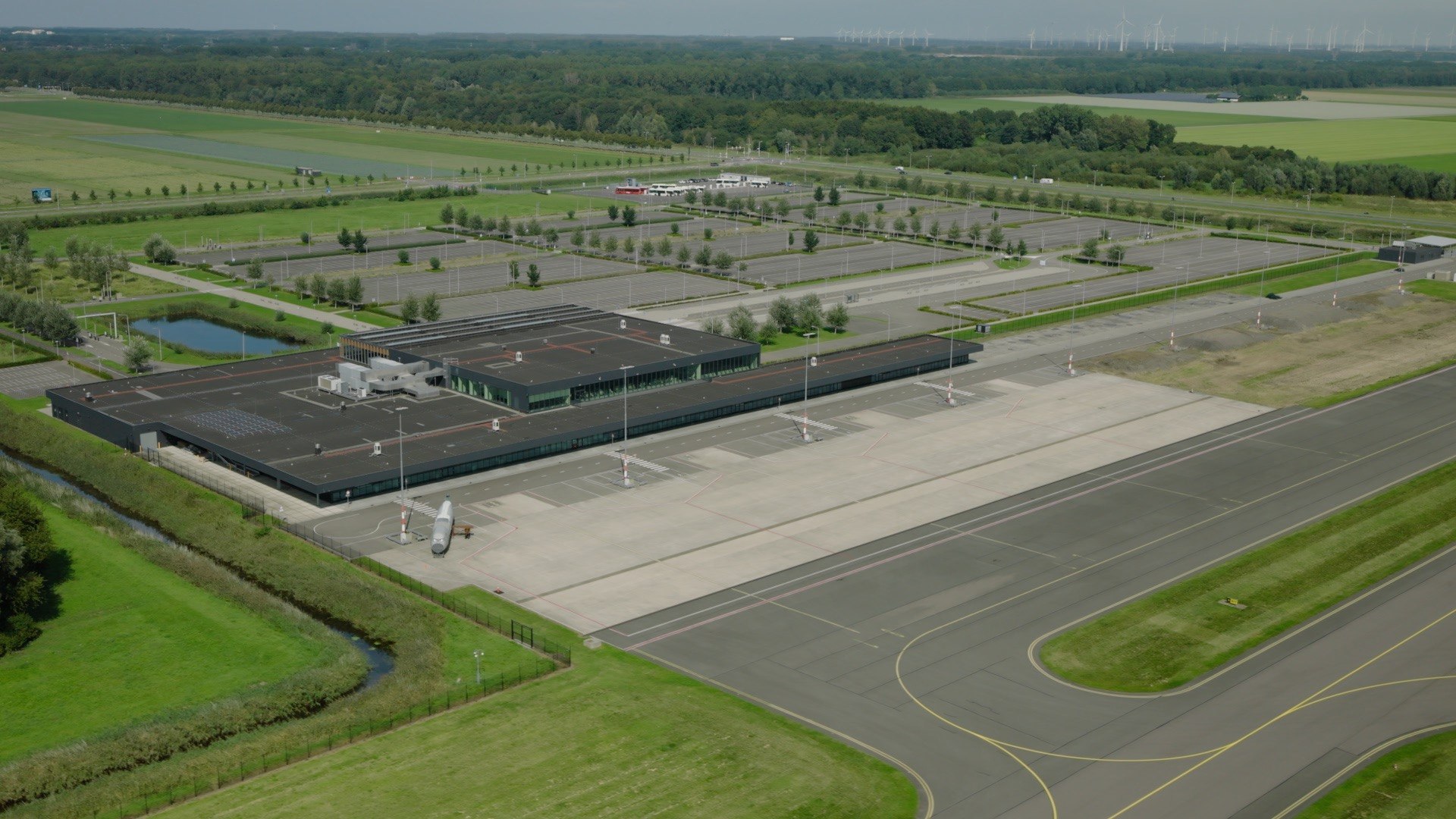 Lelystad Airport_passagiersterminal_02